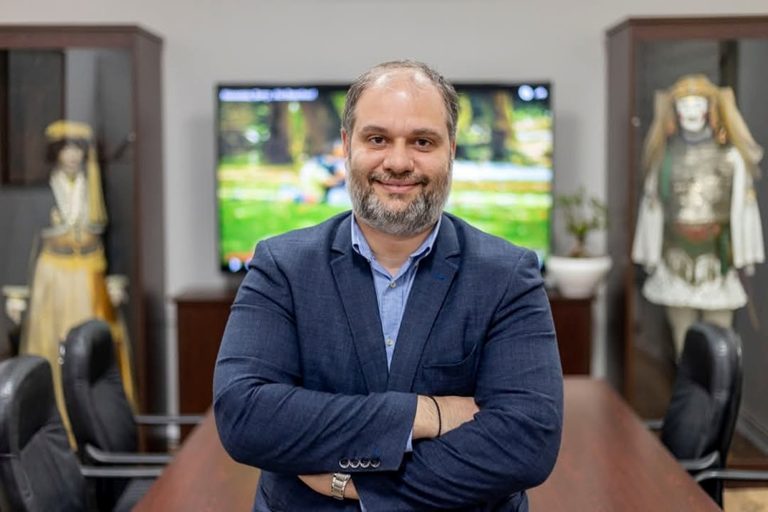 Δήμαρχος Ηρωικής Πόλεως Νάουσας – Νίκος Κουτσογιάννης: «Δημιουργούμε ένα ισχυρό δίχτυ κοινωνικής προστασίας»